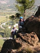 Dario e Roberta in salita lungo lo sperone